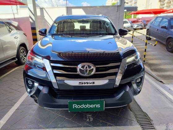 TOYOTA HILUX SW4 2.8 SRX DIAMOND 4X4 7 LUGARES 16V TURBO INTERCOOLER DIESEL 4P AUTOMÁTICO